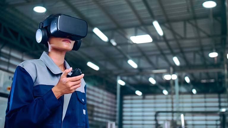 VRによる多能工化の研修で、動画マニュアルの課題を解決